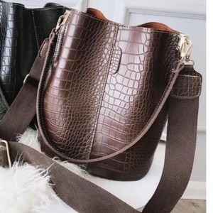 Cross body purses in 2 colors